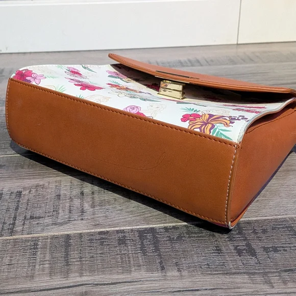 Disney Princess Floral Crossbody Loungefly - Picture 6 of 7